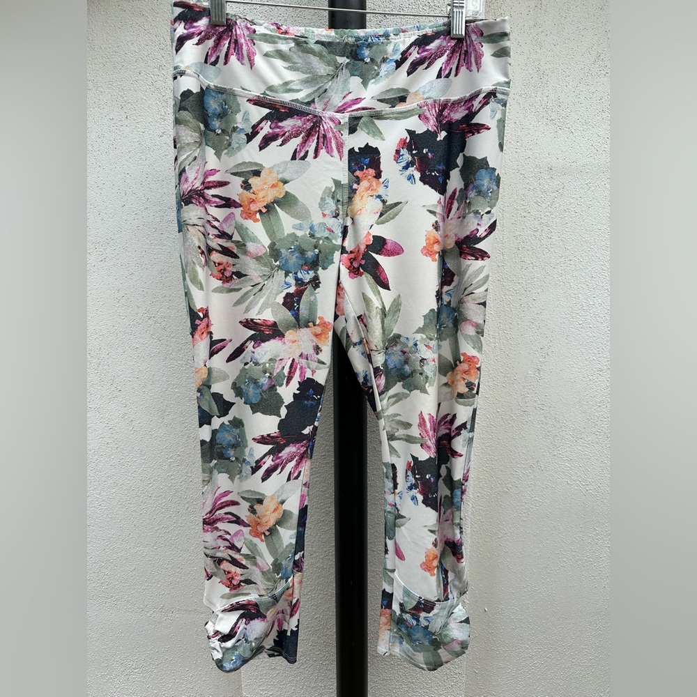 Jockey White Floral Capri Leggings with Purple & Green Accents